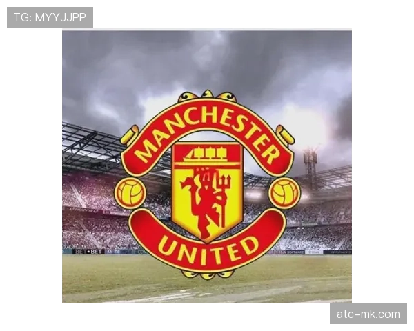 老特拉福德响起掌声，曼联小将不惜体力奔跑逼抢，抽筋后仍试图站起